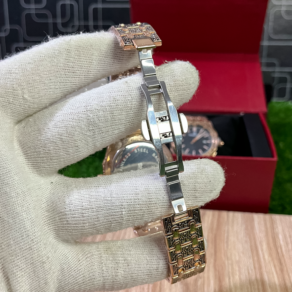Old Money Engraved Watch - White